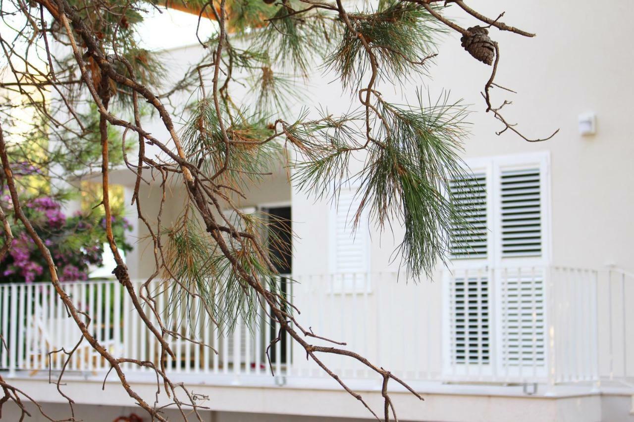 Luxury Family Beach Front Villa - Sunday Beach House Slatine Exterior foto