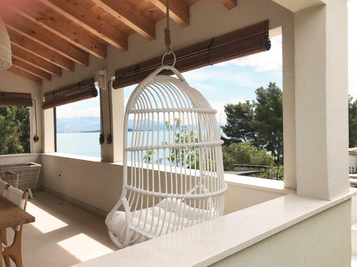 Luxury Family Beach Front Villa - Sunday Beach House Slatine Exterior foto